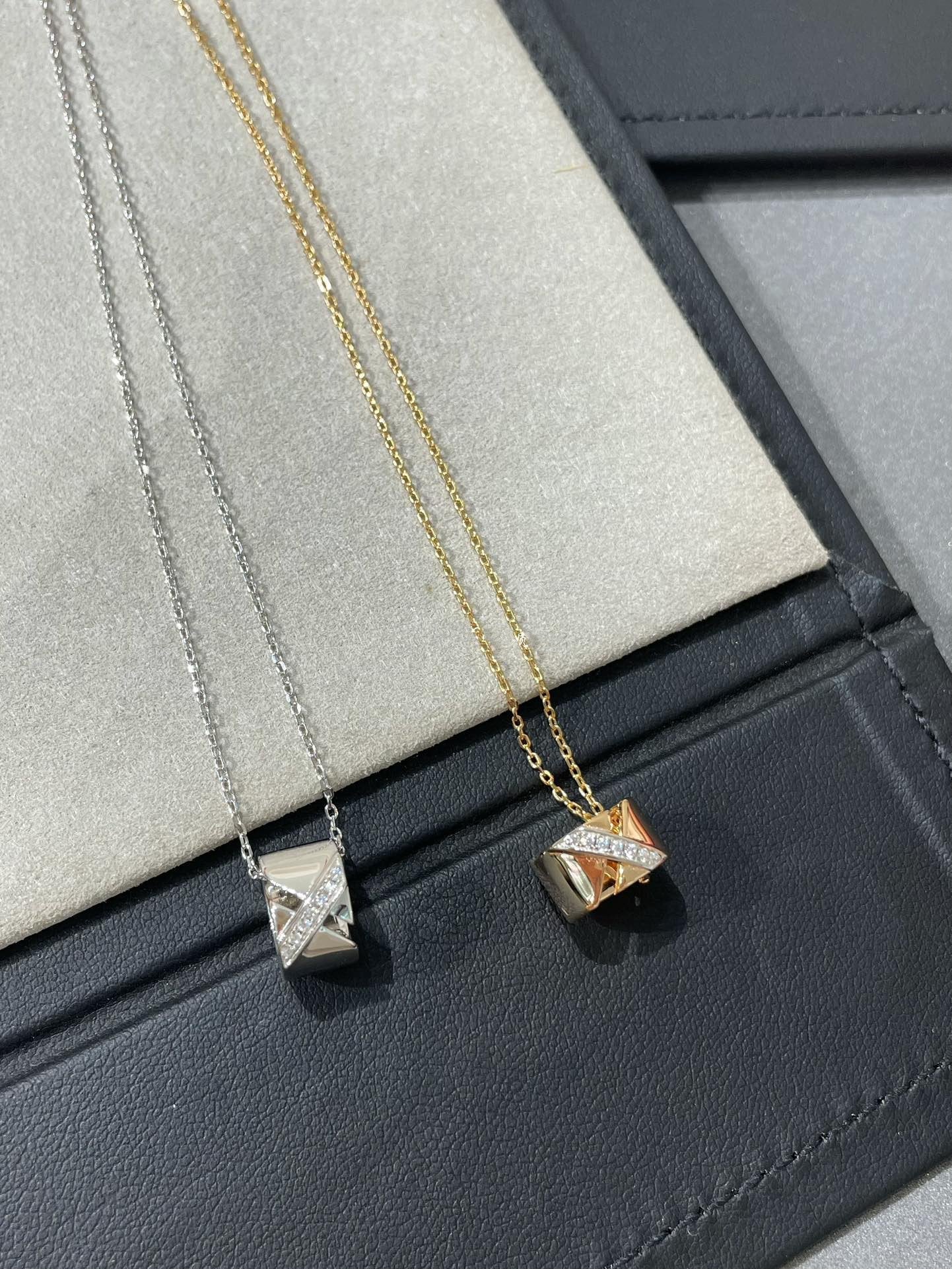 Miro LIENS EVIDENCE DIAMOND NECKLACE