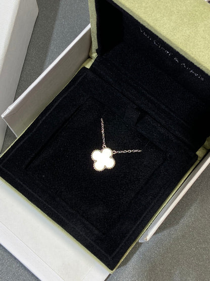 Miro CLOVER MEDIUM SILVER WHITE MOP NECKLACE