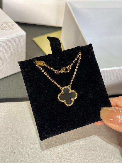 Miro CLOVER ROCK CRYSTAL ROSE GOLD NECKLACE