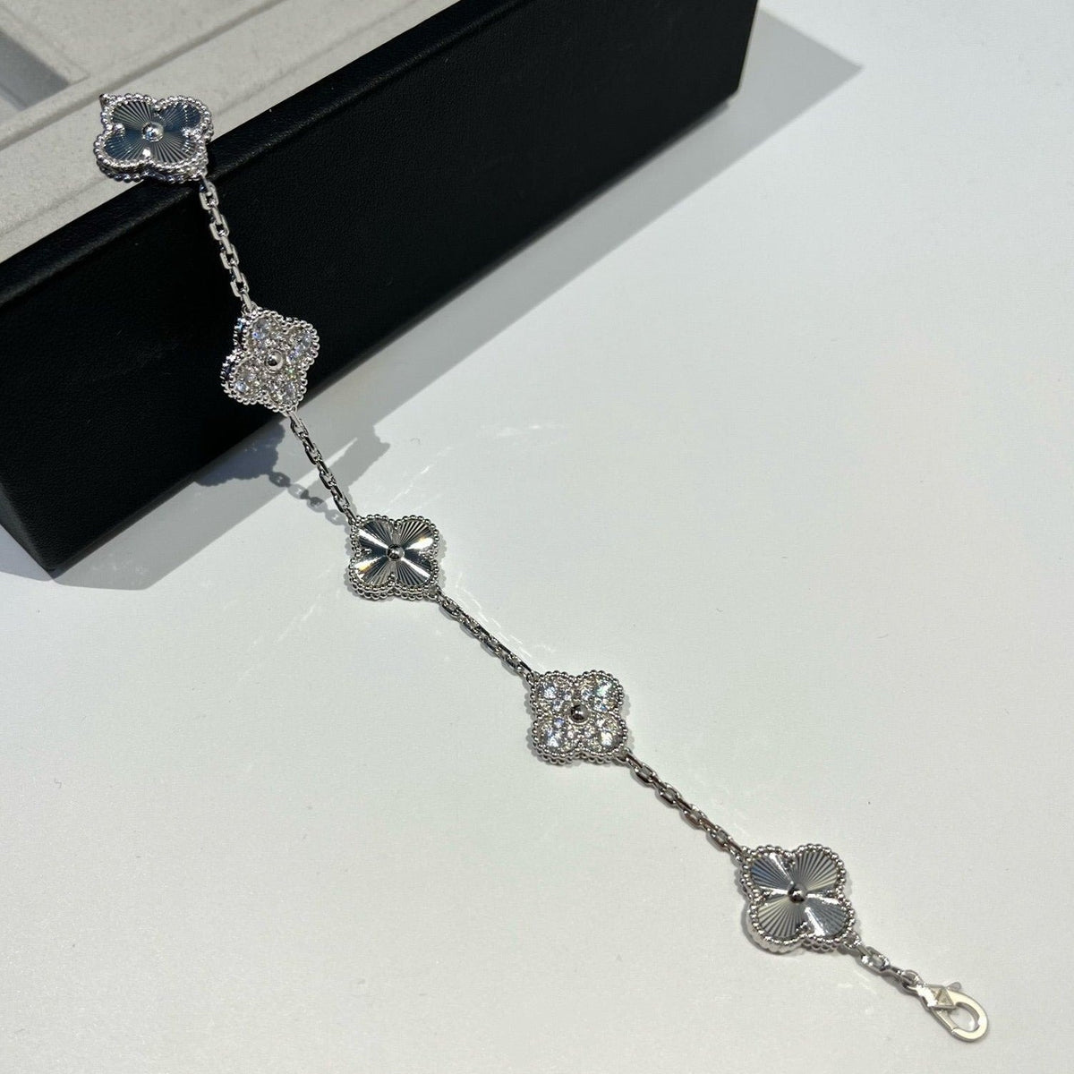 [Miro ]New  CLOVER 5 MOTIF LASER BRACELET COLLECTION