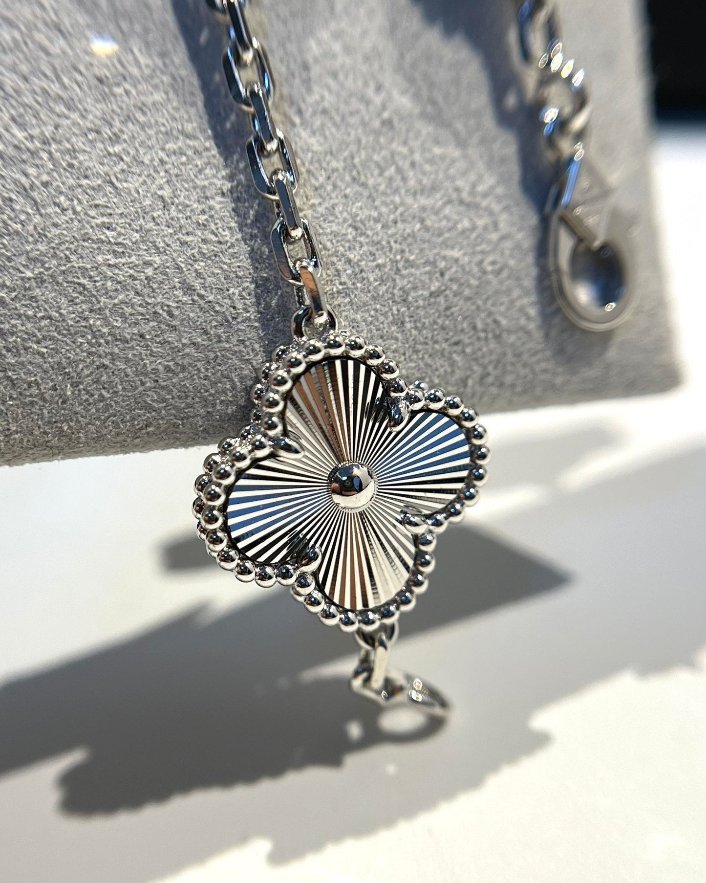 [Miro ]New  CLOVER 5 MOTIF LASER BRACELET COLLECTION