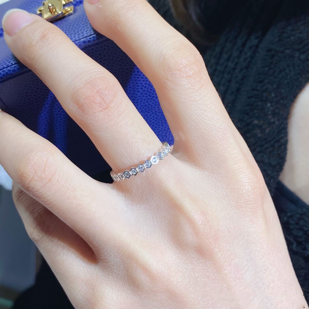Miro BEE LOVE DIAMOND PAVED SMALL RING