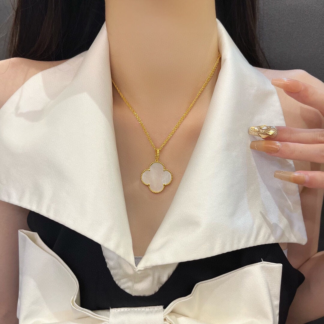 Miro CLOVER 25MM MOP LARGE PENDANT NECKLACE