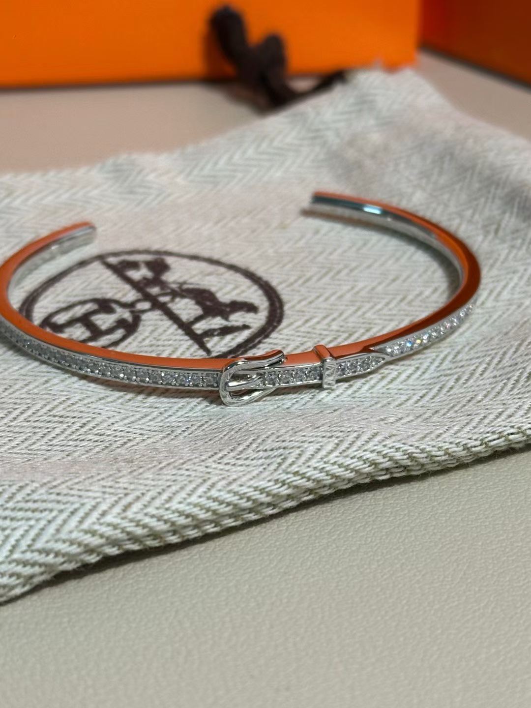 [Miro ] DIAMOND-ENCRUSTED BRACELET THREE COLORS