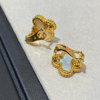 [Miro ] CLOVER LARGE (20mm) 1 MOTIFS WHITE MOP STUD EARRINGS