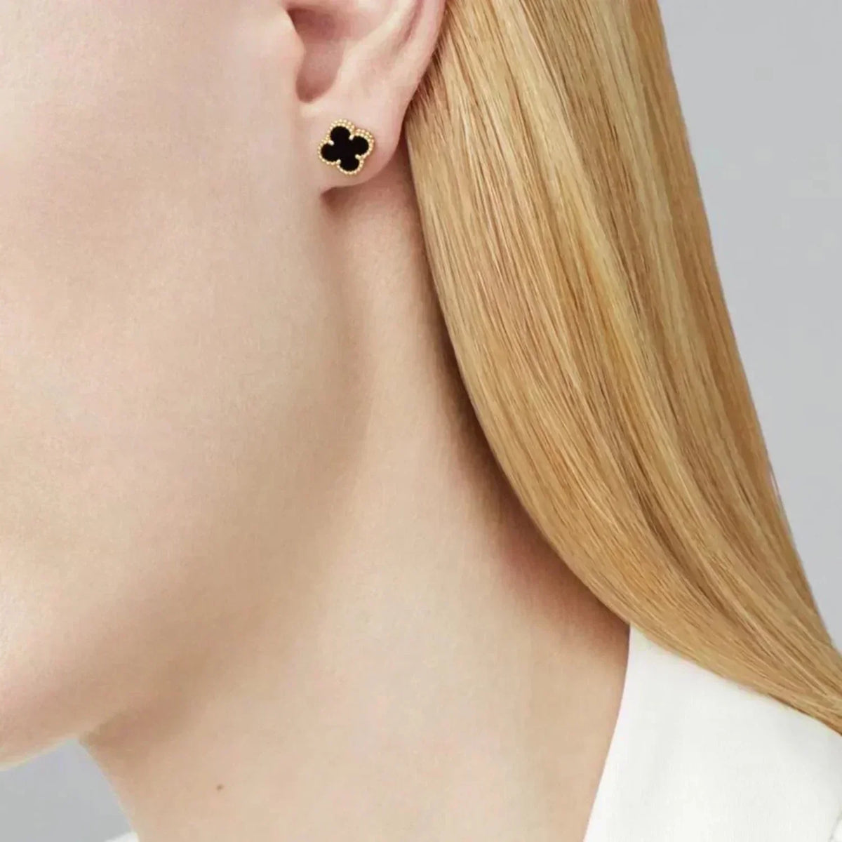 Miro CLOVER MINI 9.5MM BLACK MOP EARRINGS