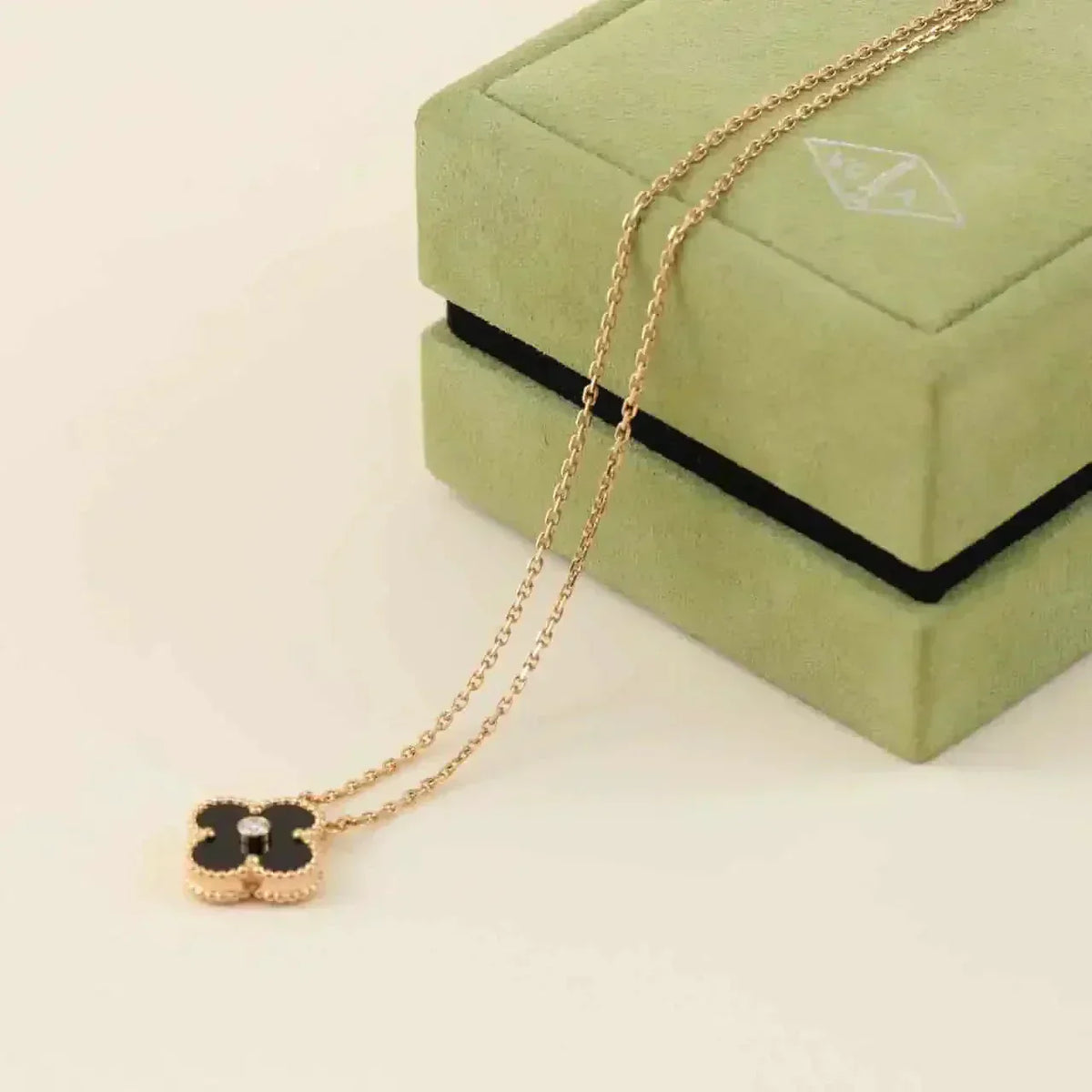 Miro CLOVER 15MM DIAMOND ONYX NECKLACE