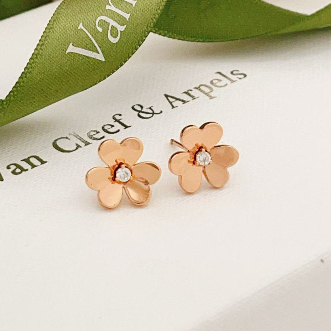 Miro FRIVOLE MINI FLOWER EARRINGS
