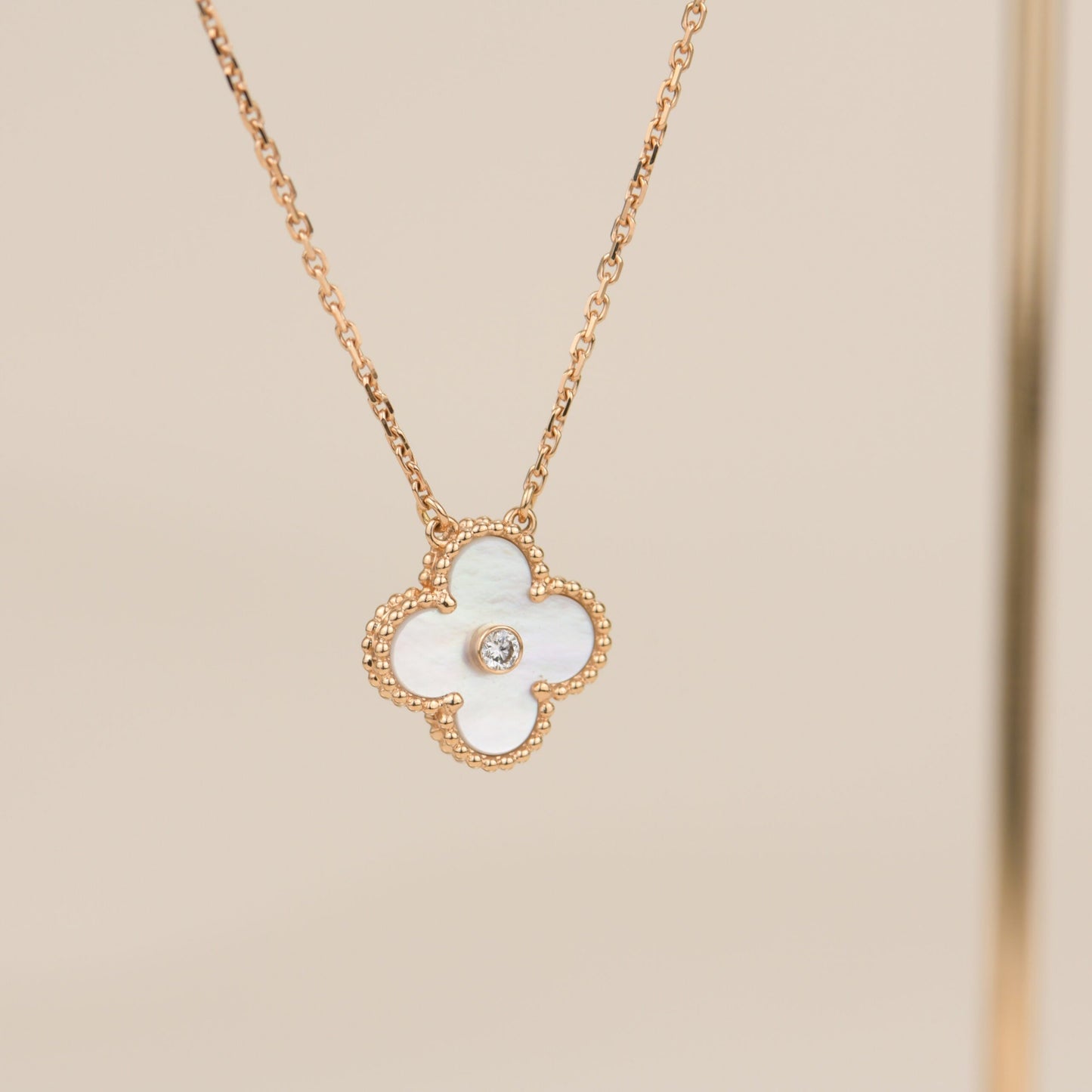 Miro CLOVER 15MM DIAMOND WHITE FRITILLARIA NECKLACE
