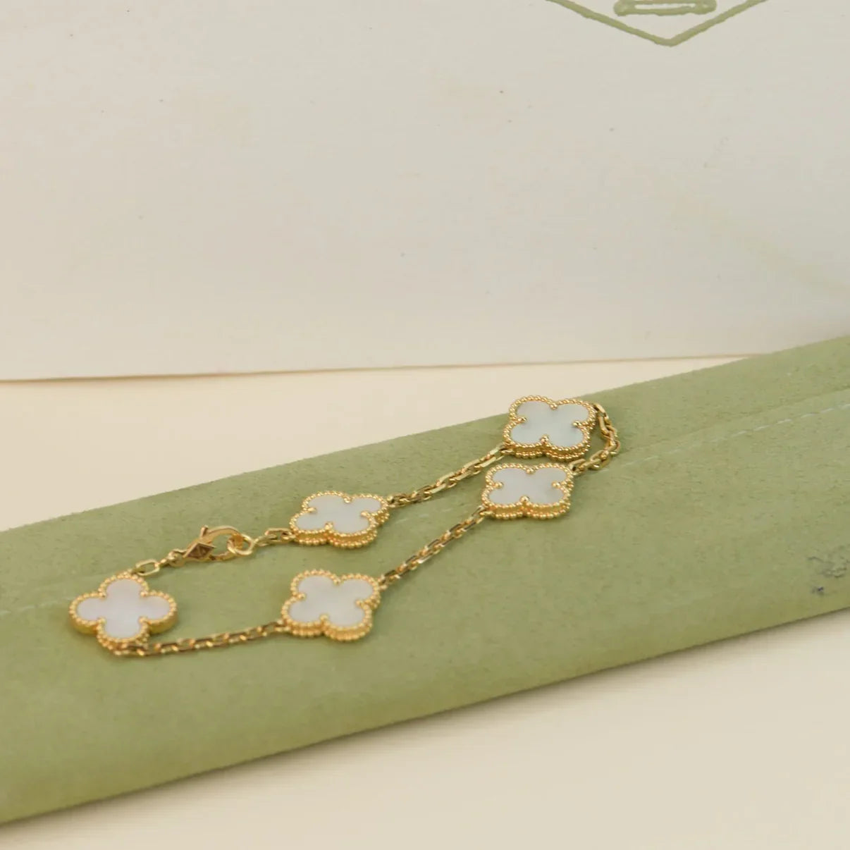 [Miro ]New CLOVER WHITE PEARL MOP 5 MOTIF BRACELET COLLECTION