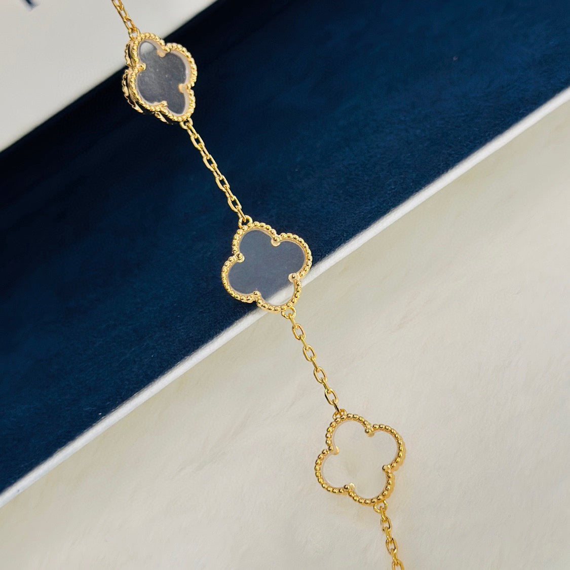 [Miro ]New CLOVER 5 MOTIF ROCK CRYSTAL BRACELET