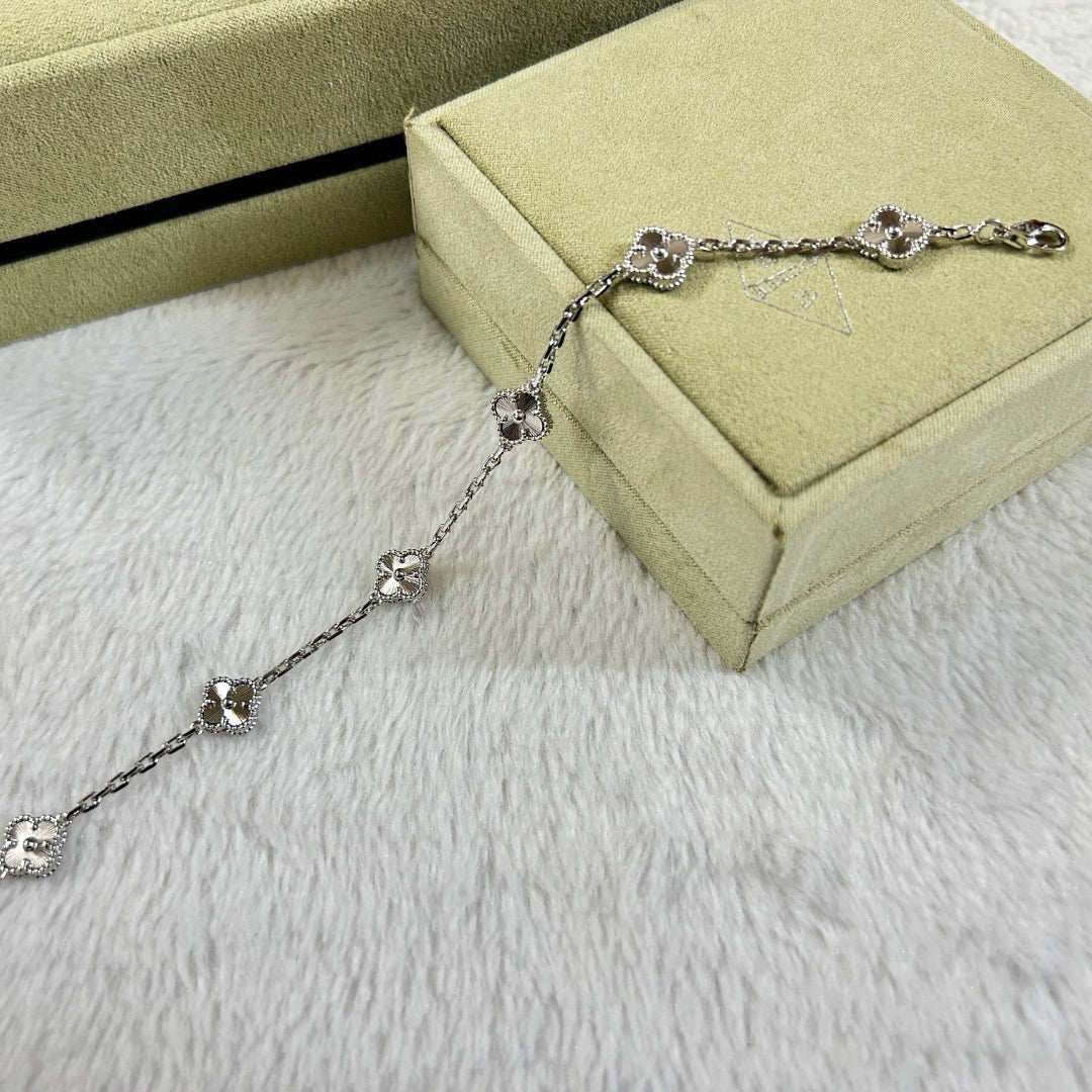 [Miro ]New CLOVER 6 MOTIF DIAMOND BRACELET