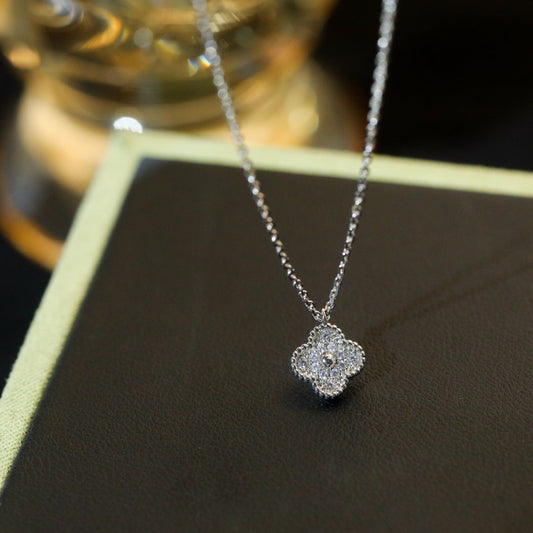 Miro CLOVER MINI 9.5MM PENDANT DIAMOND NECKLACE