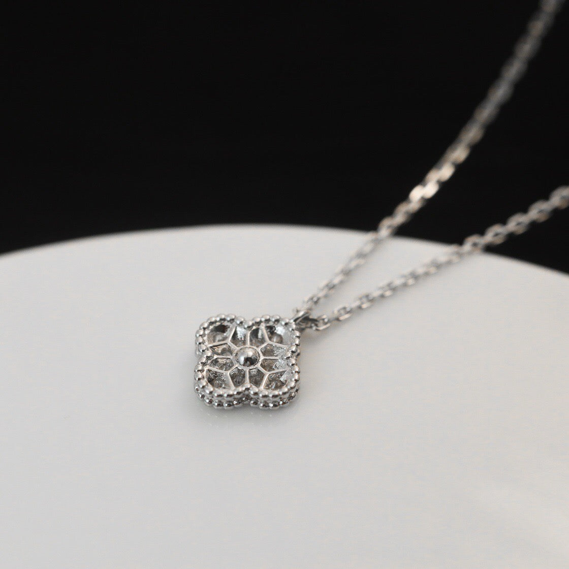 Miro CLOVER MINI 9.5MM PENDANT DIAMOND NECKLACE