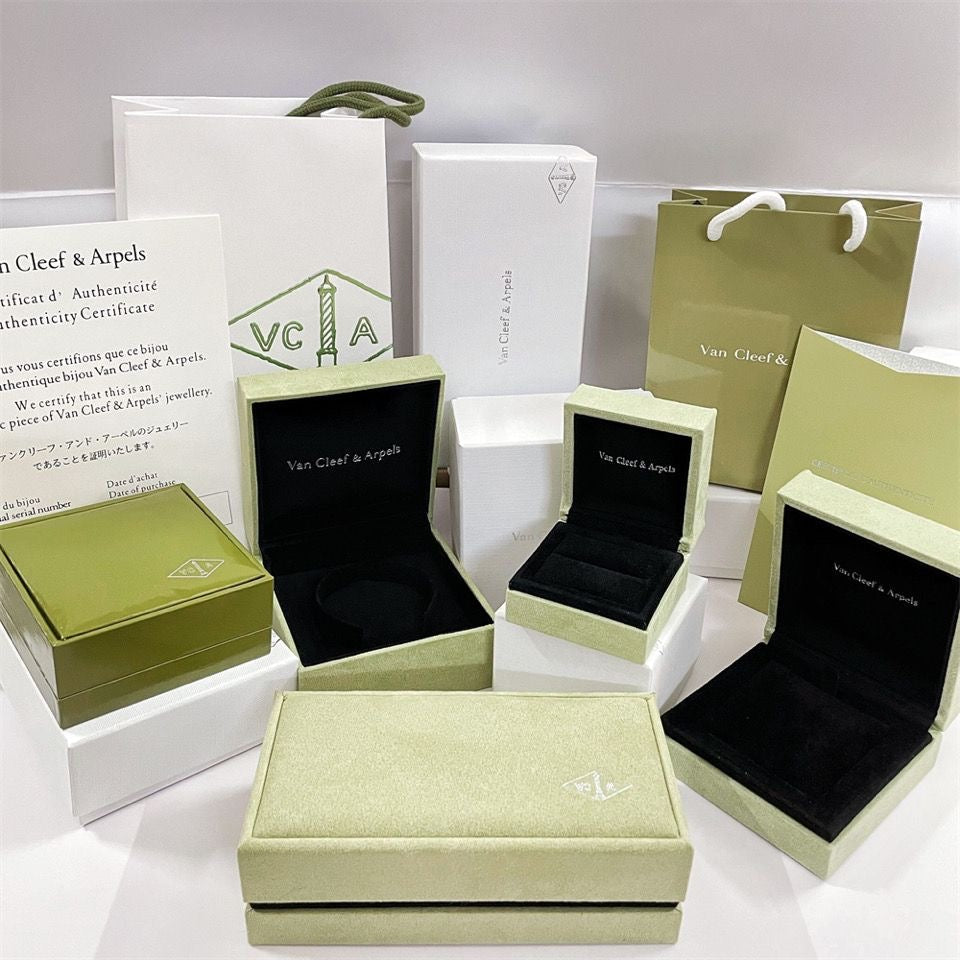 Miro VA CLOVER BRACELET NECKLACE RING BOX GIFT BAG