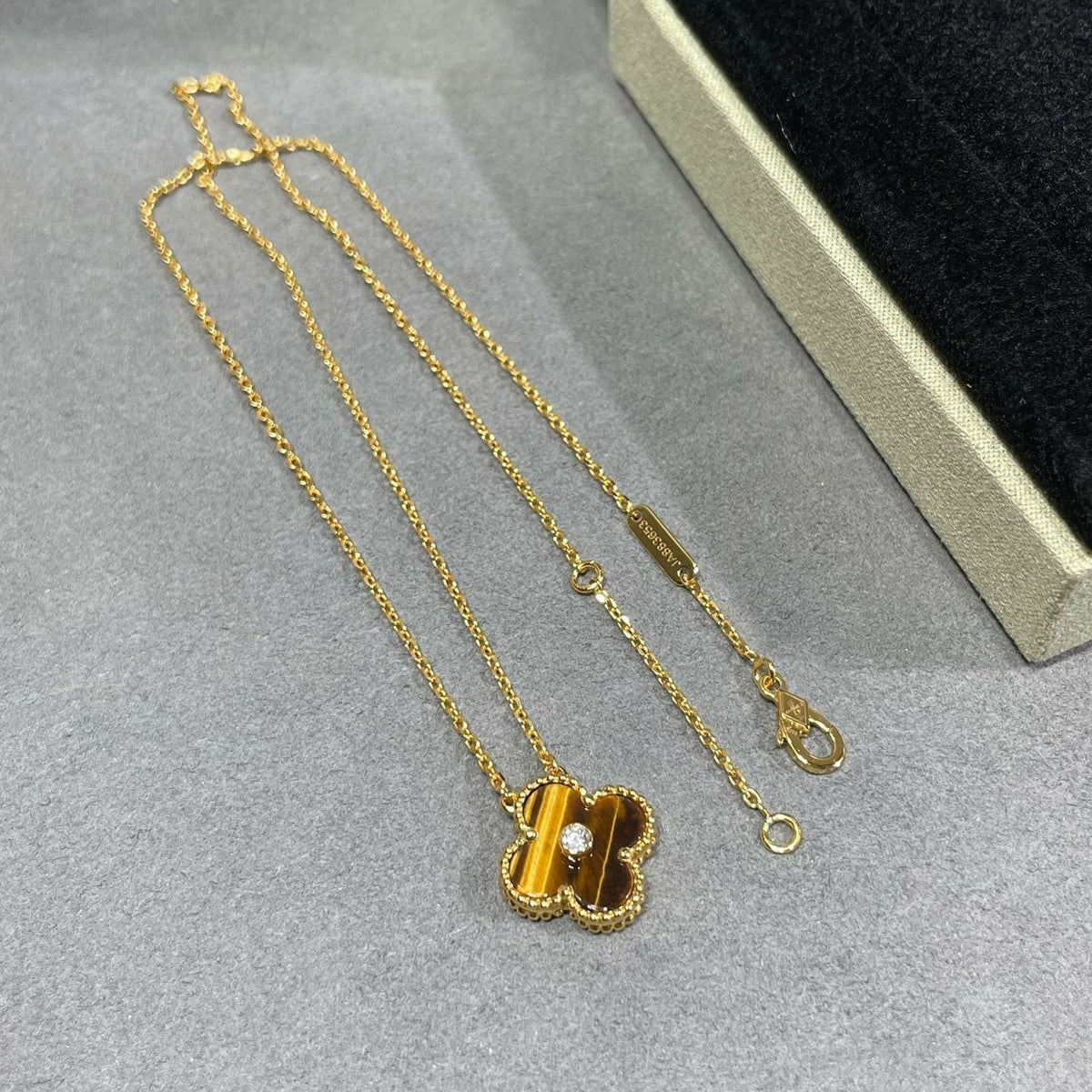 Miro クローバー 15MM ダイヤモンド & イエロータイガーアイアゲート ネックレス