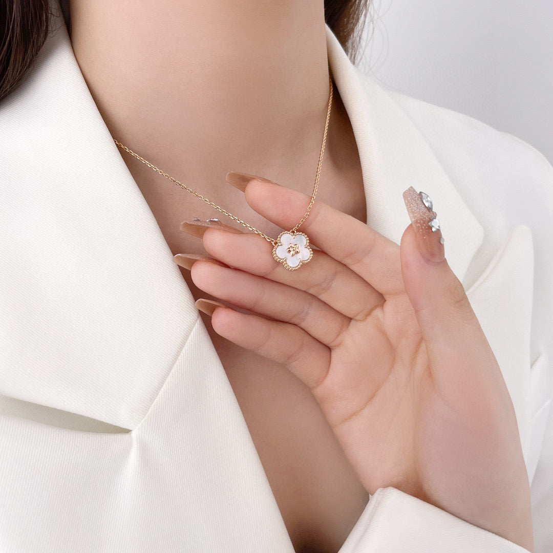 Miro LUCKY  WHITE MOP  PLUM BLOSSOM NECKLACE