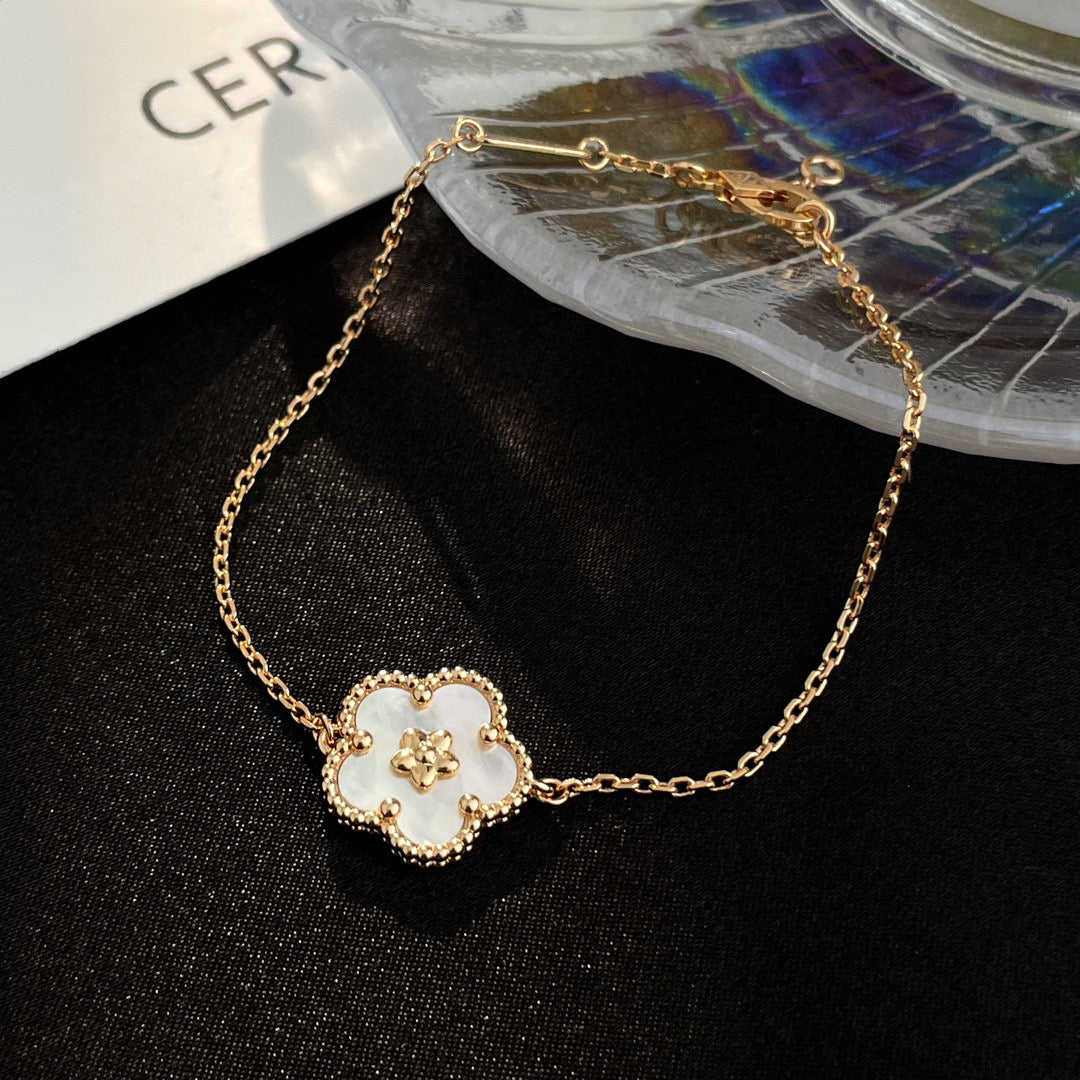 ミロ ラッキーホワイトモップ 梅の花 ブレスレット