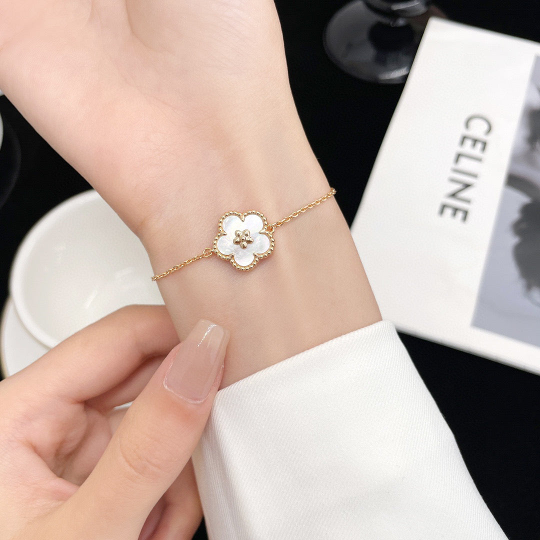 ミロ ラッキーホワイトモップ 梅の花 ブレスレット