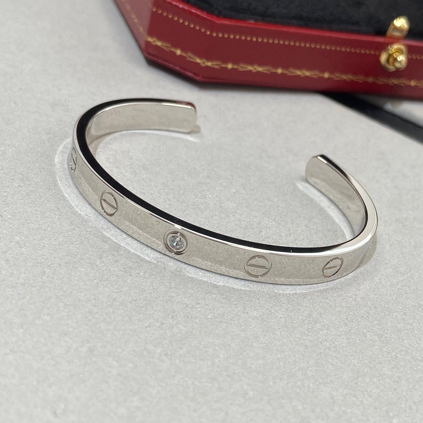 Miro LOVE BRACELET 6.1MM 1 DIAMOND OPEN CUFF