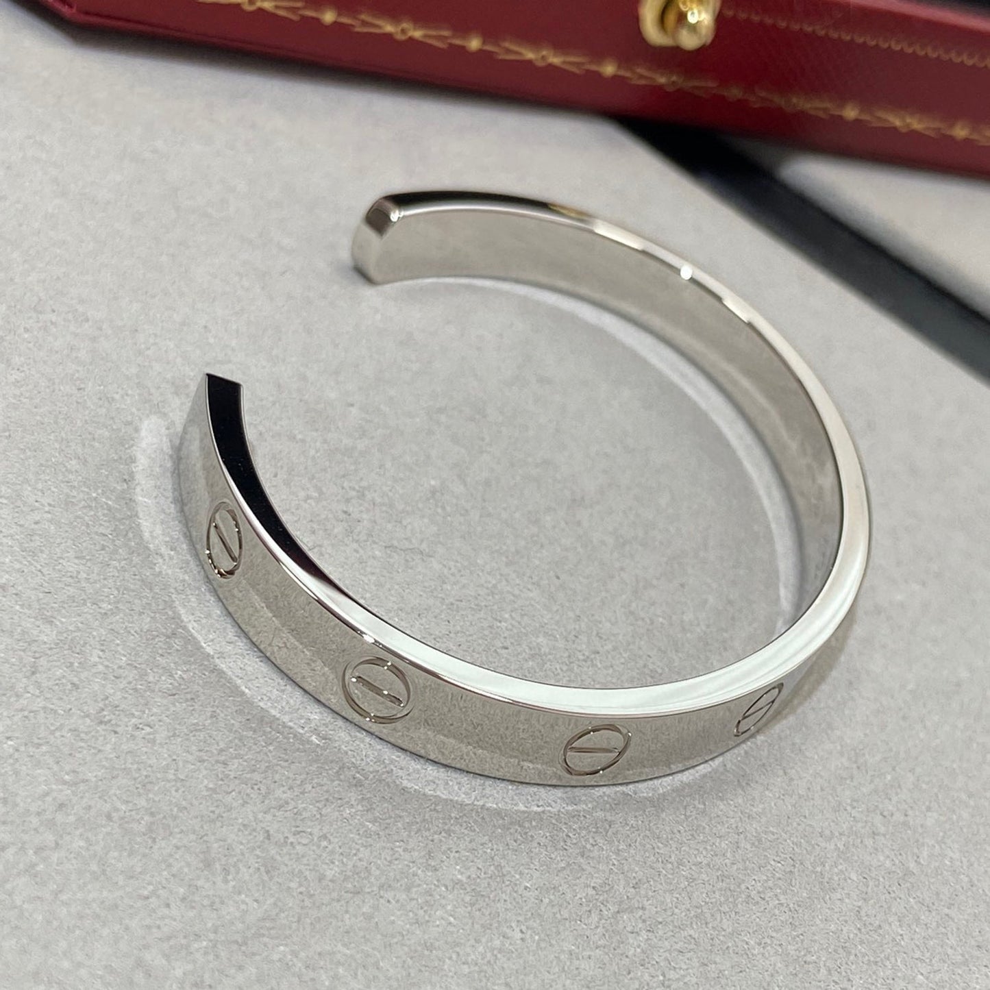 Miro LOVE BRACELET 6.1MM 1 DIAMOND OPEN CUFF