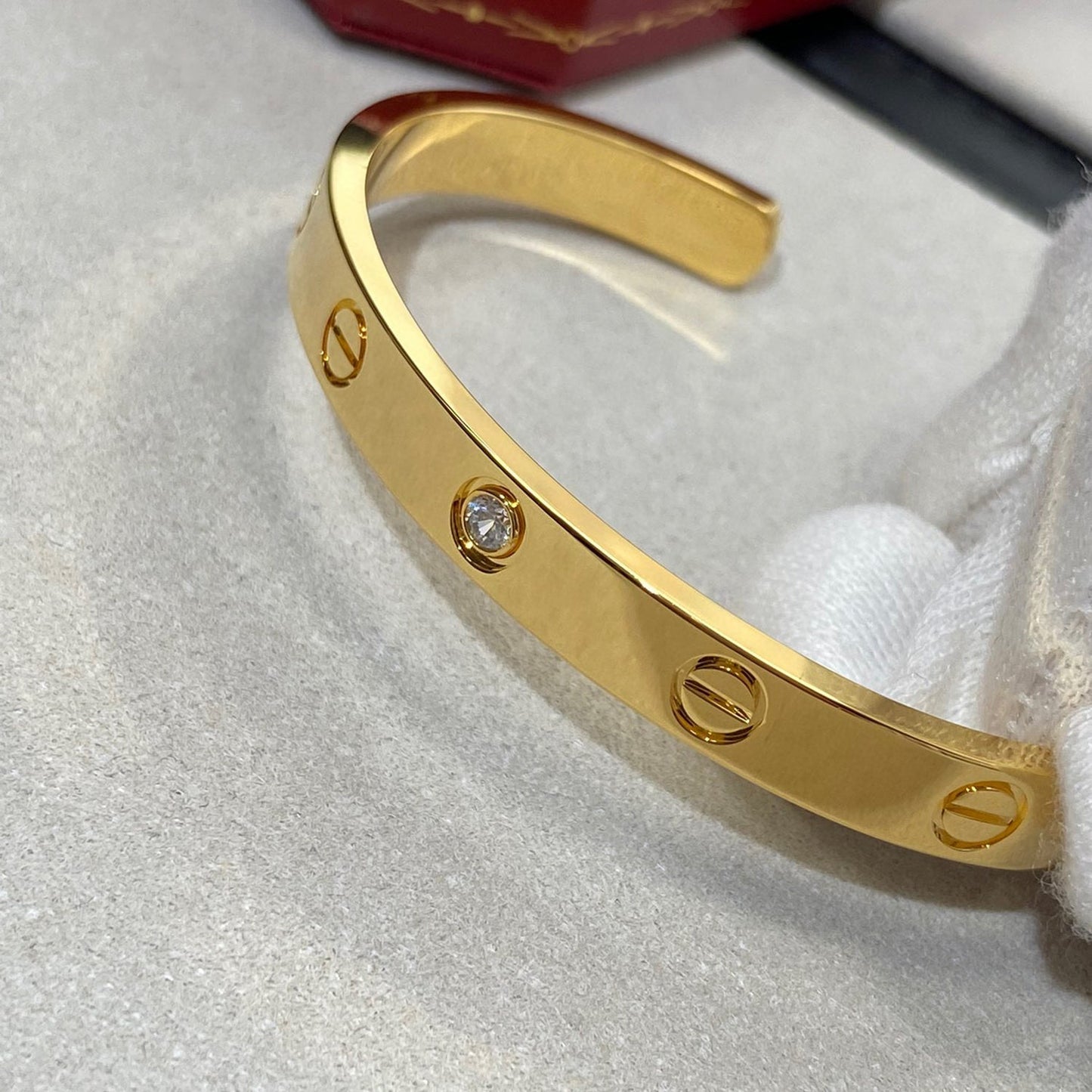 Miro LOVE BRACELET 6.1MM 1 DIAMOND OPEN CUFF