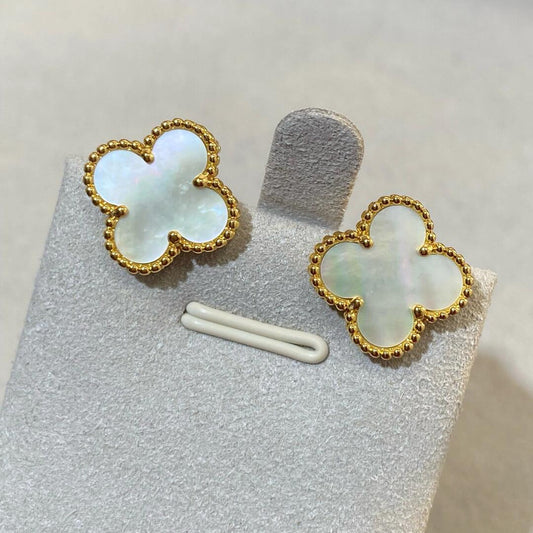 [Miro ] CLOVER LARGE (20mm) 1 MOTIFS WHITE MOP STUD EARRINGS