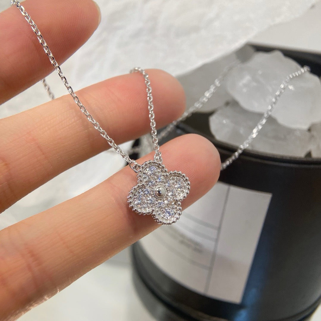 Miro CLOVER 15MM DIAMOND SINGLE FLOWER NECKLACE