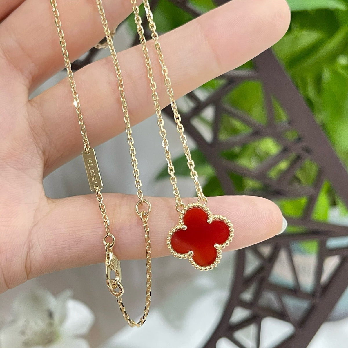 Miro CLOVER 15MM CARNELIAN SINGLE FLOWER NECKLACE