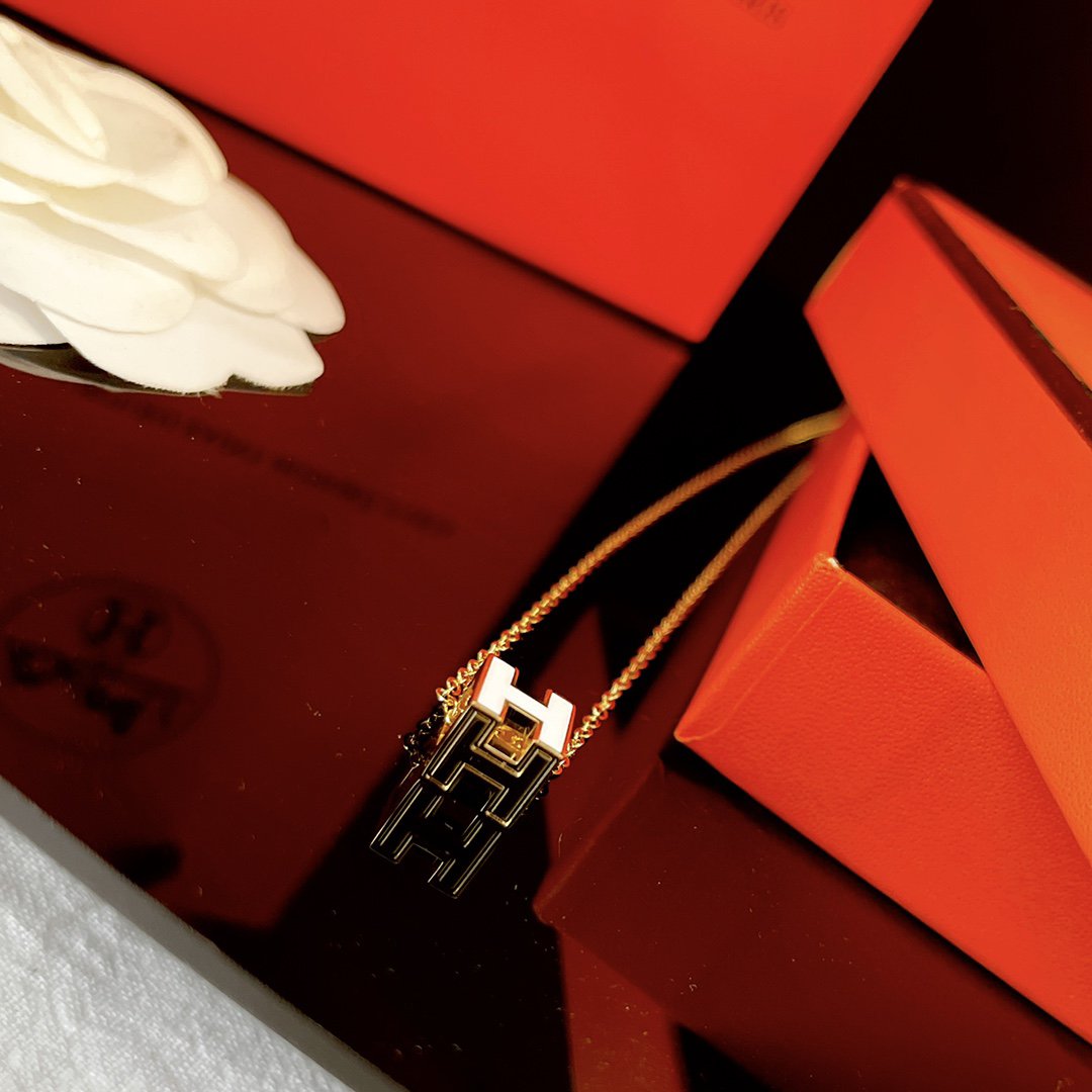 Miro H WHITE SQUARE GOLD NECKLACE