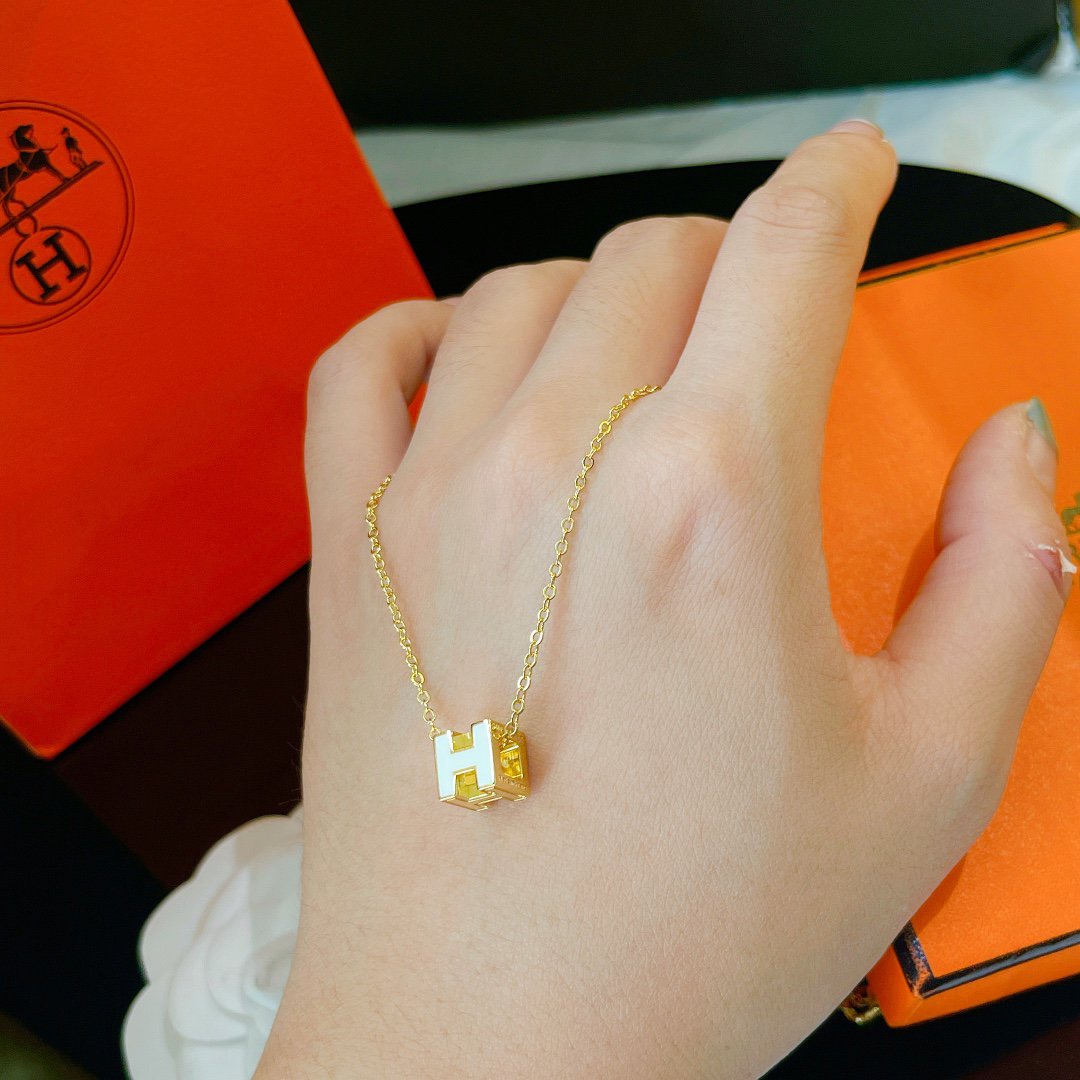 Miro H WHITE SQUARE GOLD NECKLACE