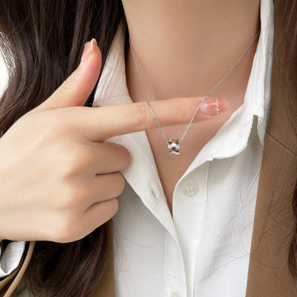 Miro BEE MINI PEDANT DIAMOND NECKLACE