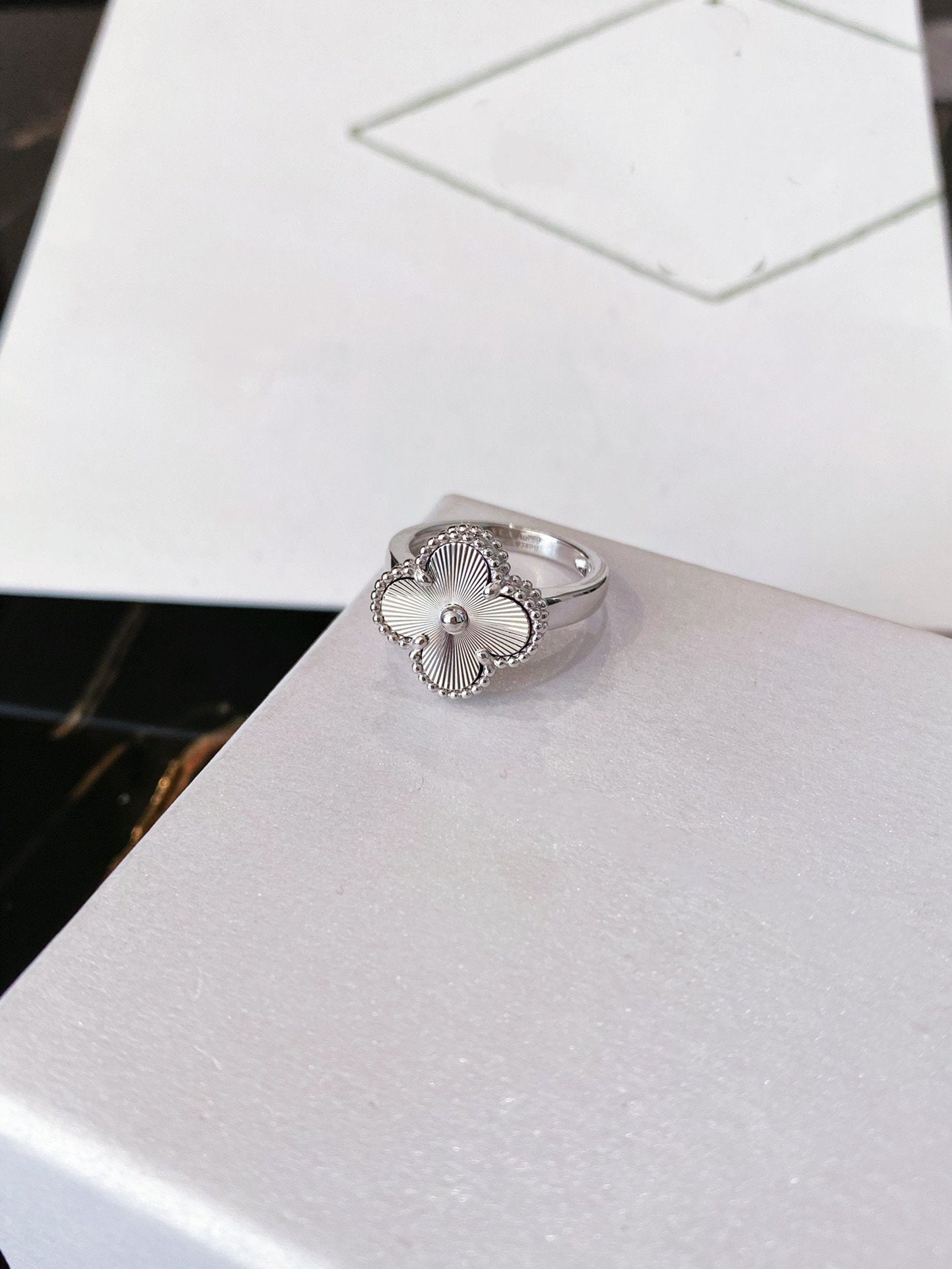 Miro CLOVER SILVER RING