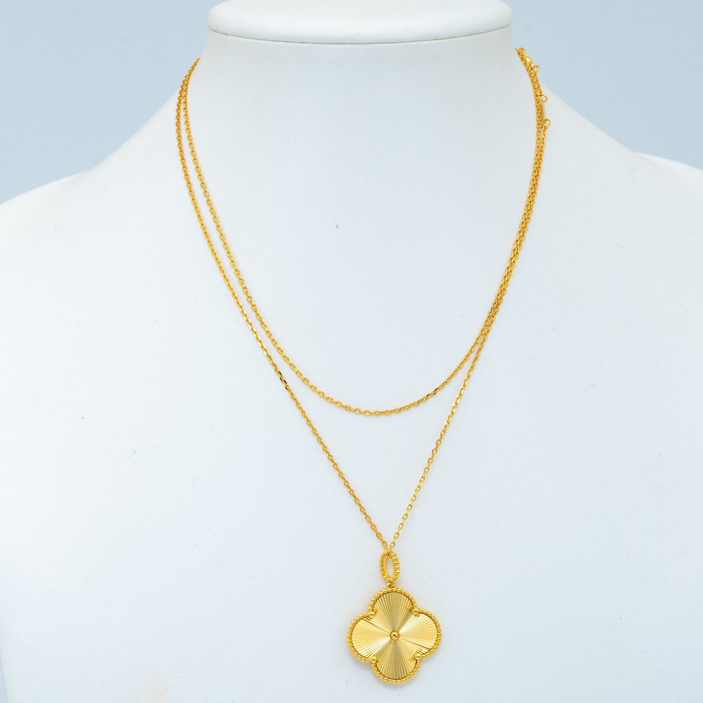 Miro CLOVER 25MM PEDANT NECKLACE GOLD