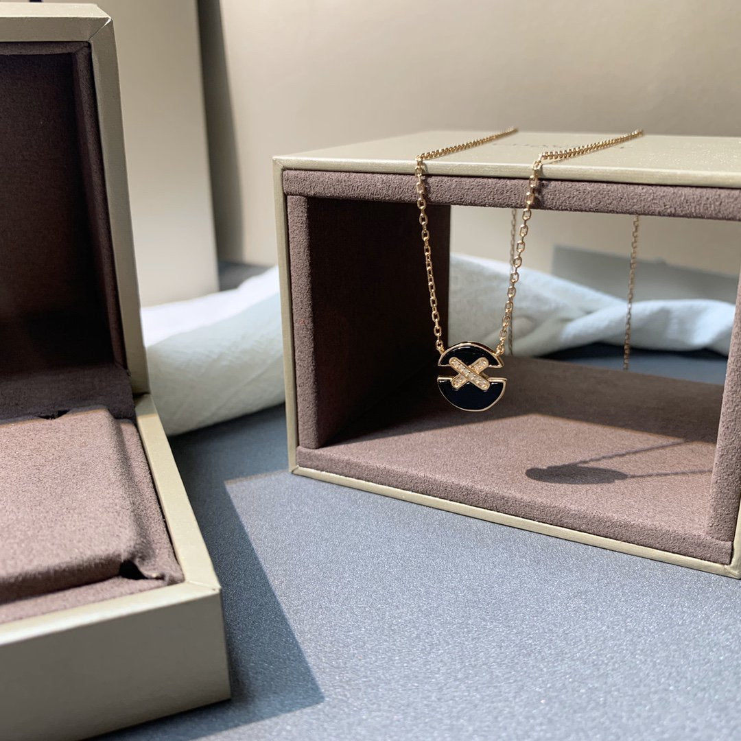 Miro JEUX DE PINK GOLD DIAMOND NECKLACE