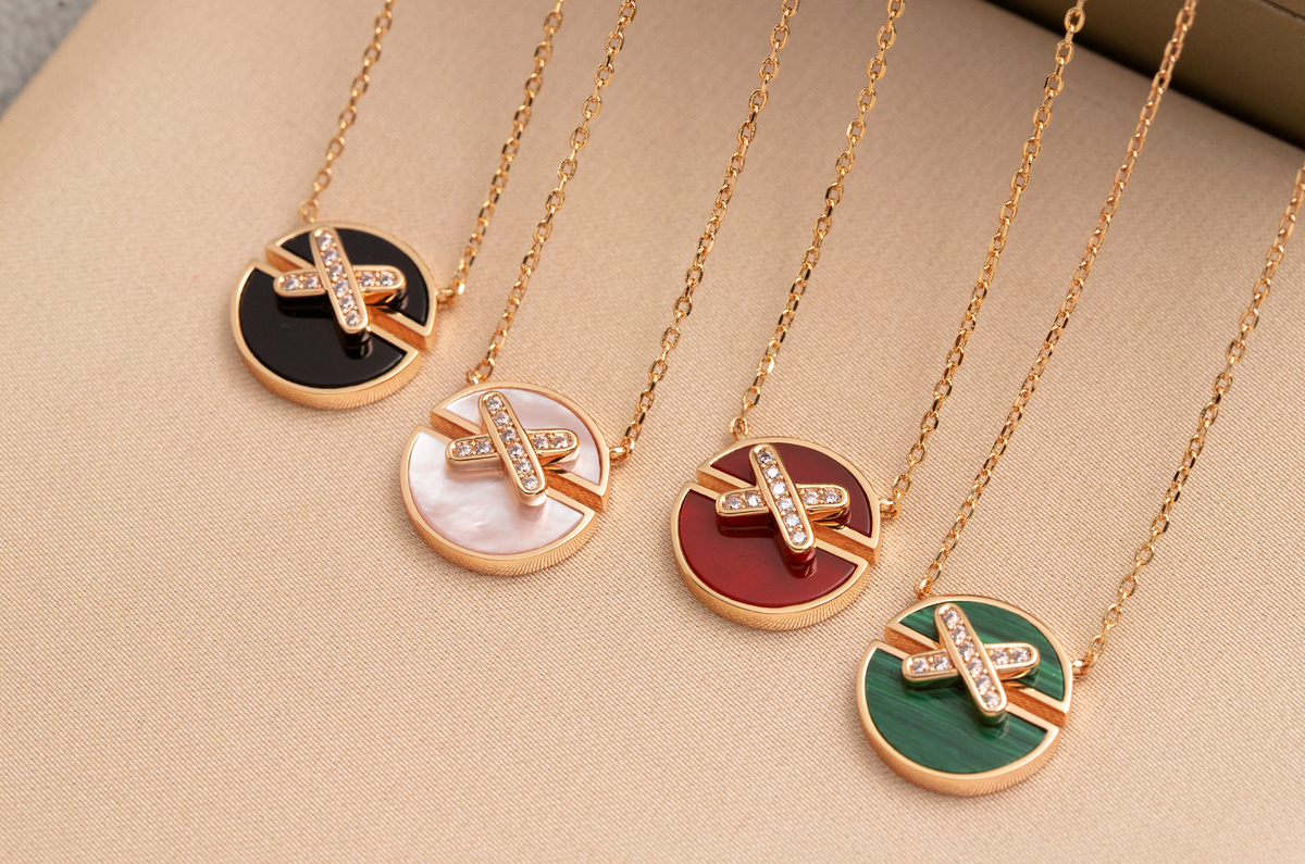 Miro JEUX DE PINK GOLD DIAMOND NECKLACE