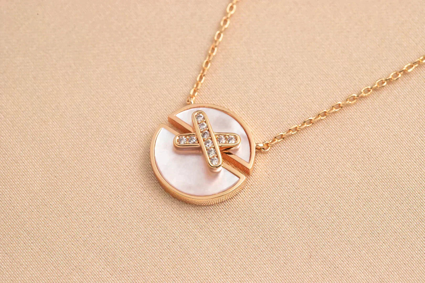 Miro JEUX DE ROSE GOLD DIAMOND NECKLACE