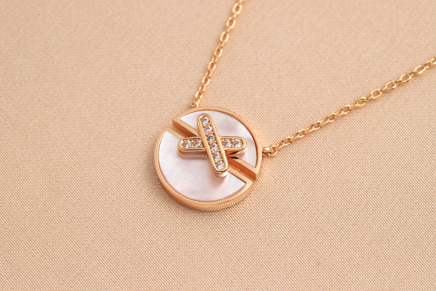 Miro JEUX DE PINK GOLD DIAMOND NECKLACE