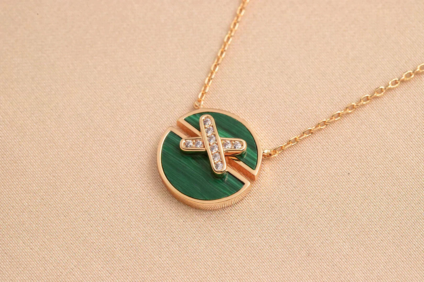 Miro JEUX DE ROSE GOLD DIAMOND NECKLACE