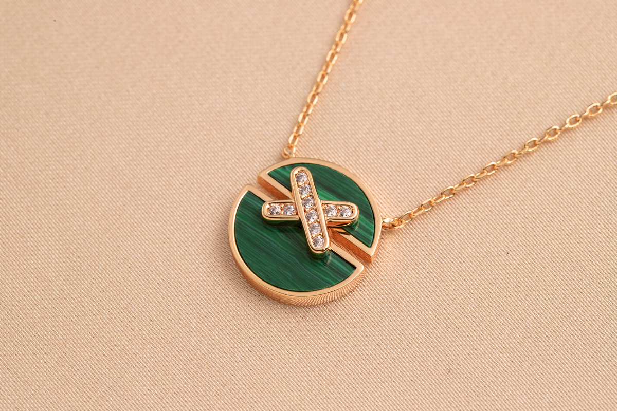 Miro JEUX DE PINK GOLD DIAMOND NECKLACE