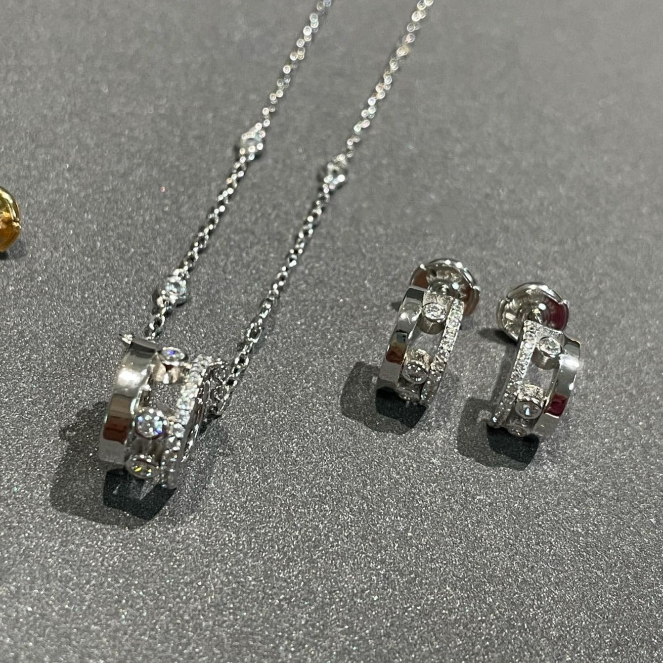 [Miro ] CHAIN MOVE ROMANE PEDAND NECKLACE