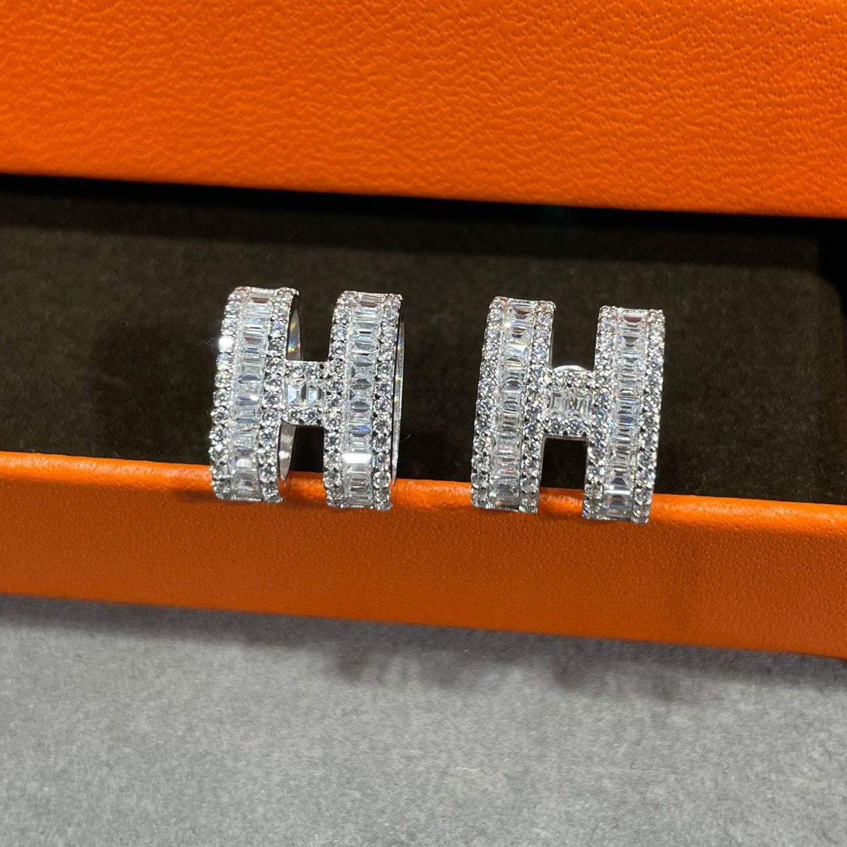Miro H STUD EARRINGS WITH SILVER DIAMONDS
