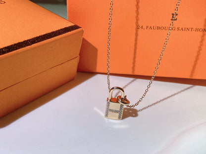 Miro HM ADVANCED NICHE LOCK HEAD NECKLACE DIAMONDS