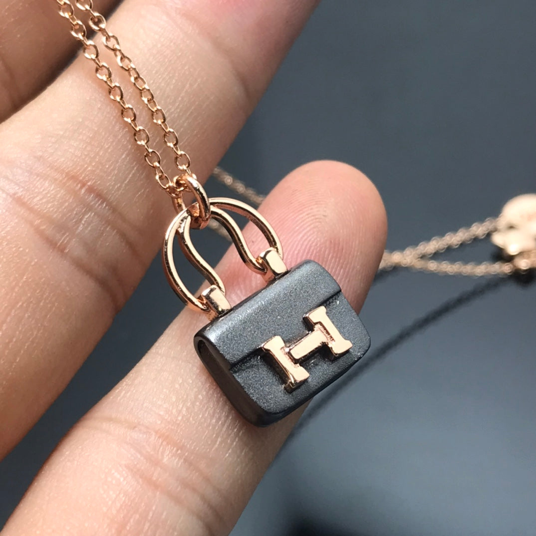 Miro レディース HM アミュレット コンスタンス ペンダント ネックレス