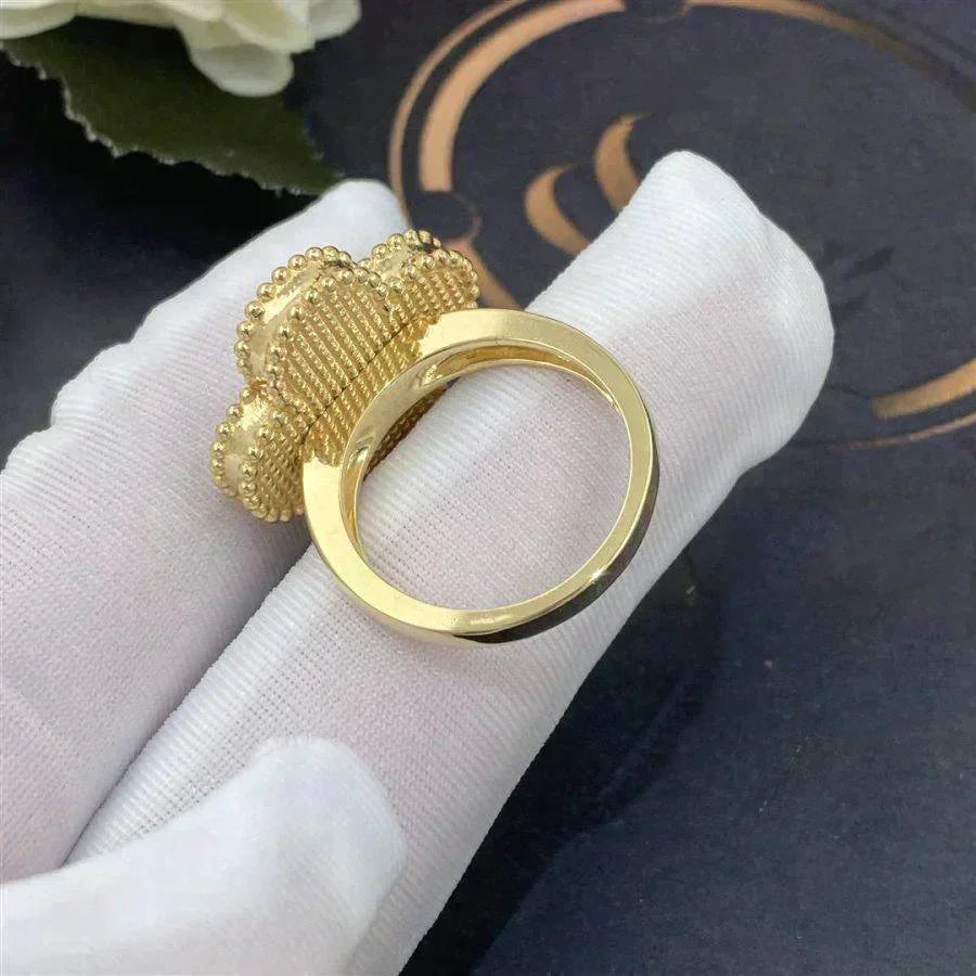 Miro CLOVER WHITE MOP RING
