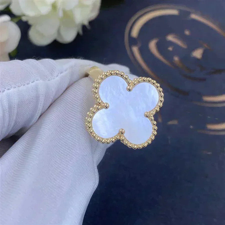 Miro CLOVER WHITE MOP RING