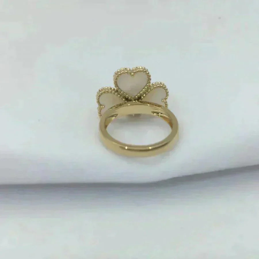 Miro SWEET CLOVER WHITE MOP RING