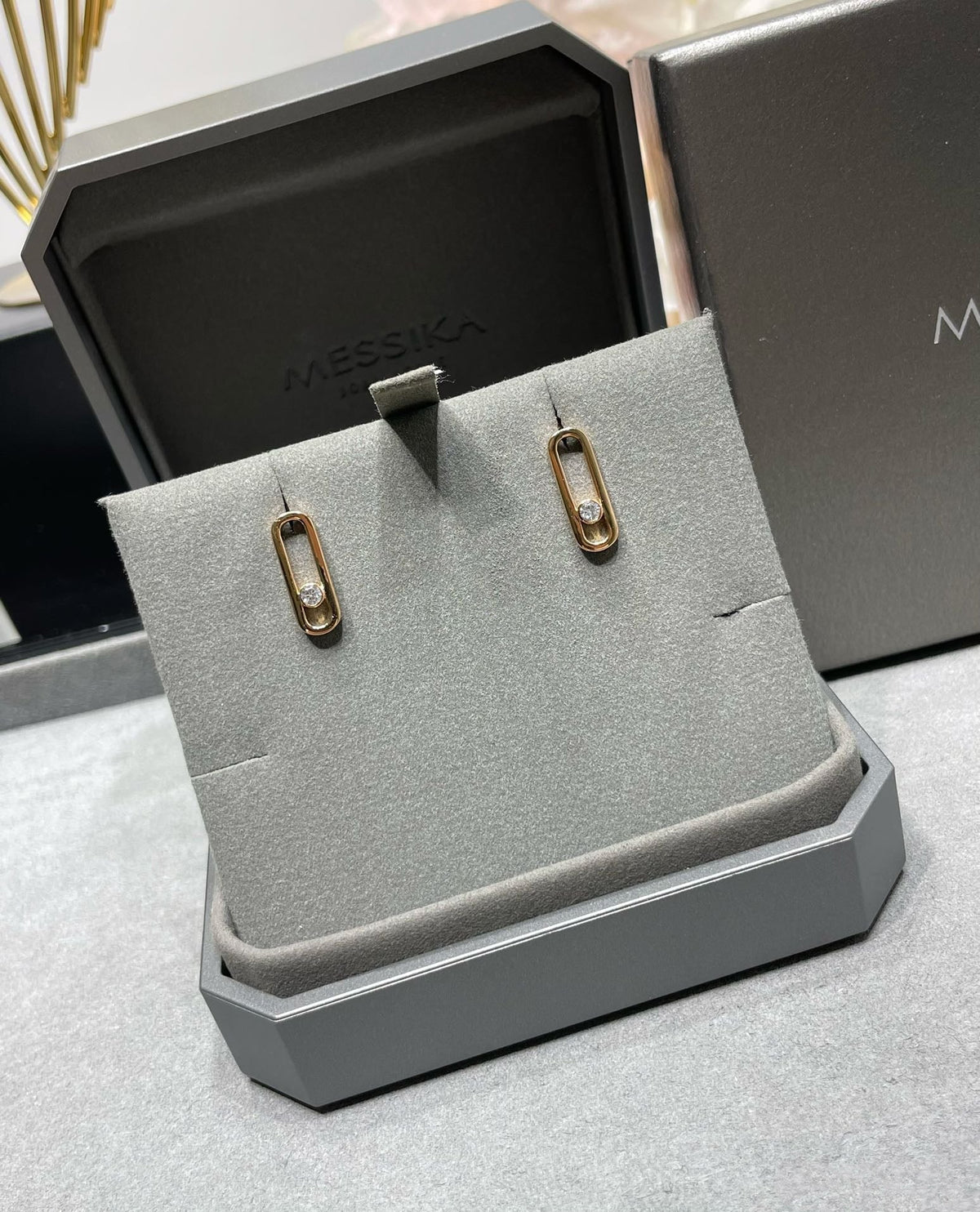 [Miro ] MOVE UNO SMALL 1 DIAMOND EARRINGS