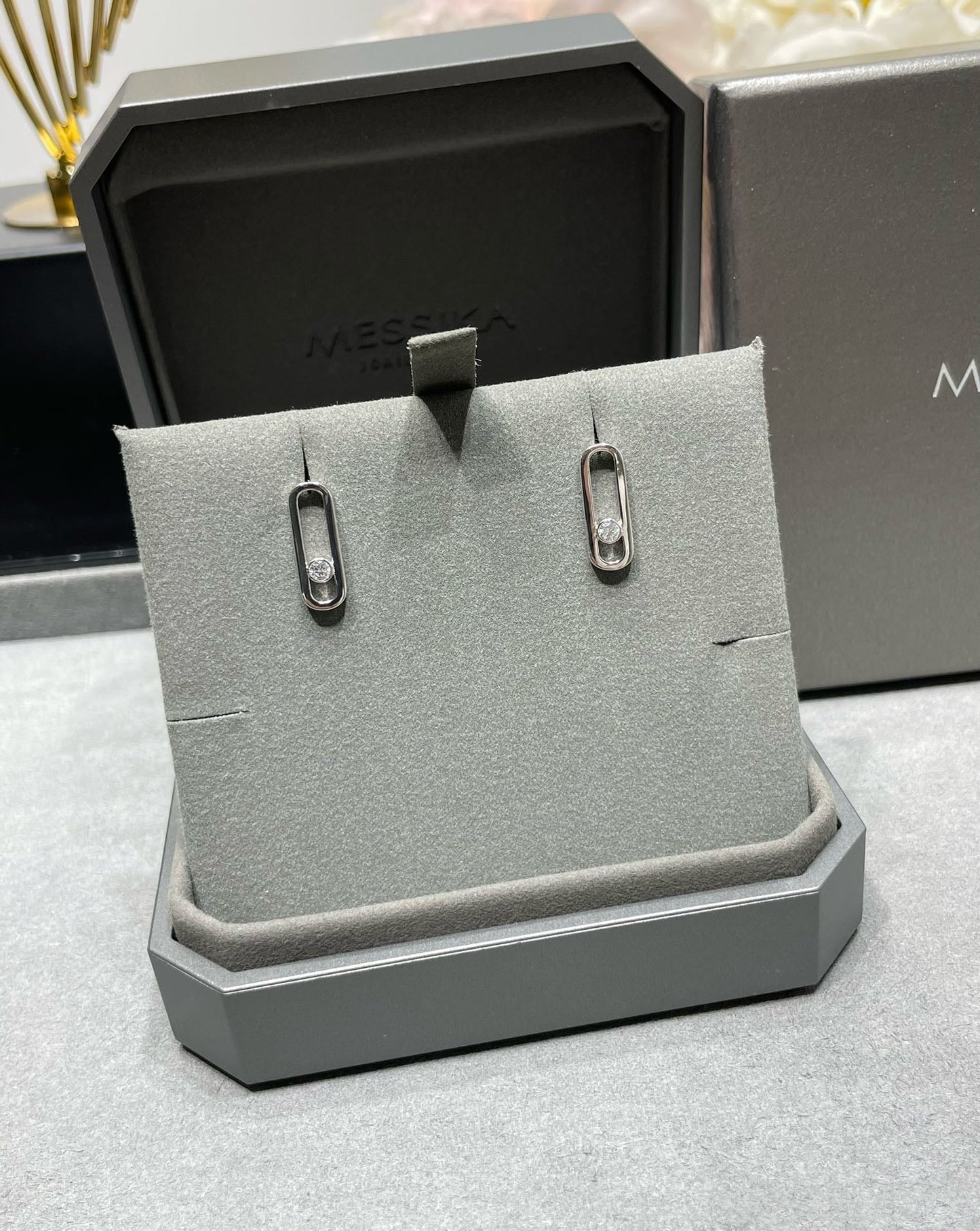[Miro ] MOVE UNO SMALL 1 DIAMOND EARRINGS