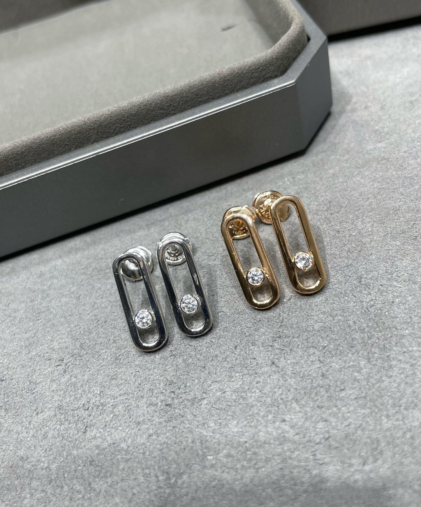 [Miro ] MOVE UNO SMALL 1 DIAMOND EARRINGS